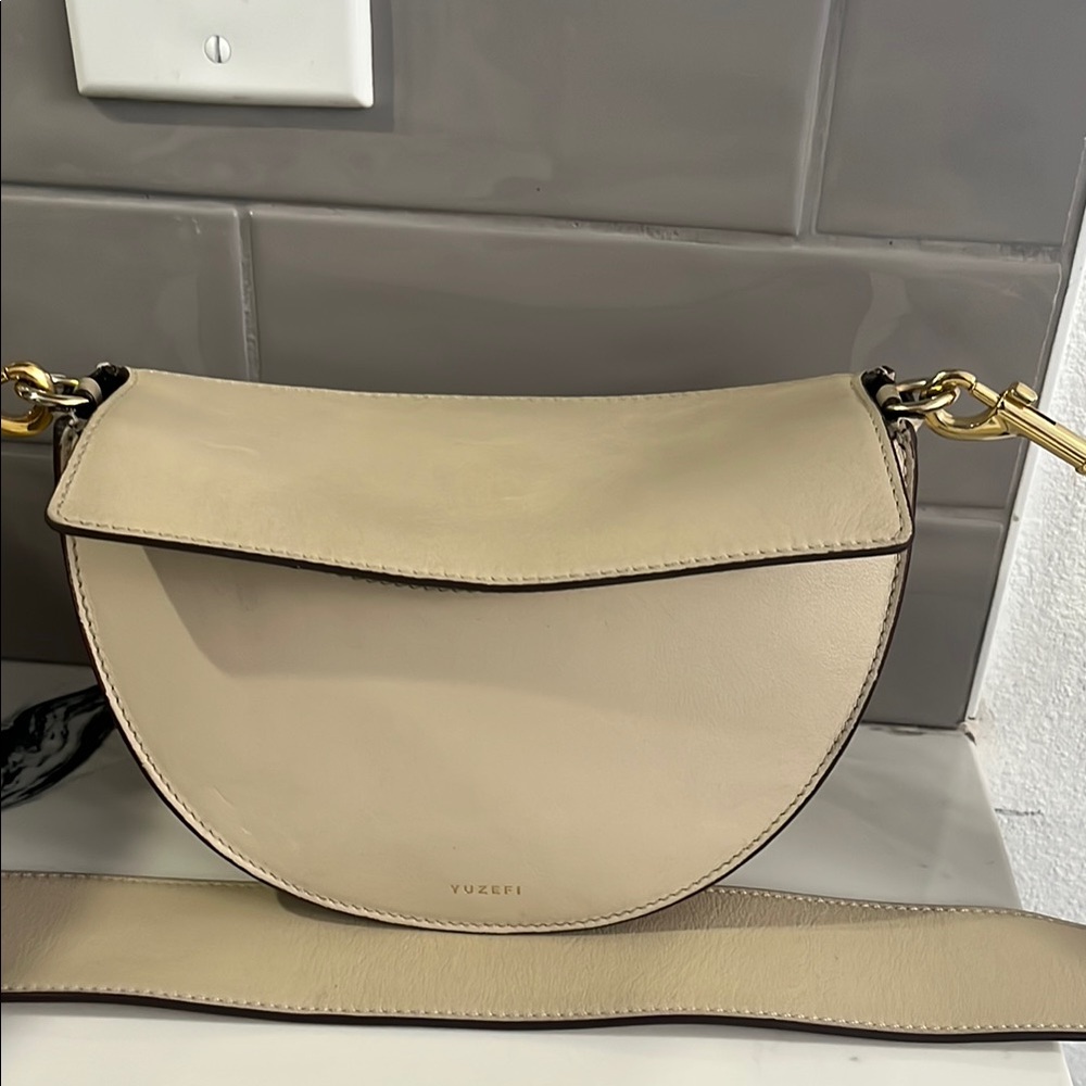 Yuzefi Cream Crossbody Bag with Modern Silhouette